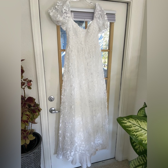 Willowby by Watters Lilia Puff-Sleeve Lace Empire Wedding Gown - Picture 5 of 12